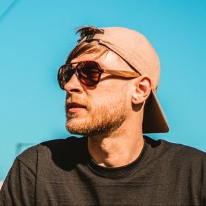 The Co-Pilot - Wood Sunglasses